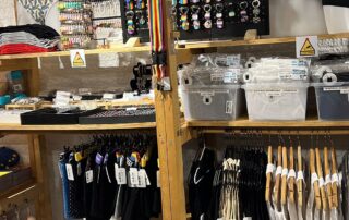 Binder kopen packer ondergoed kopen zwembinder kopen ftm binder kopen transgender kopen non-binair Transgender Genderdysforie Transgenderrechten Transitie Genderbevestigende chirurgie Hormoontherapie (HRT) Non-binair Genderqueer Trans man Trans vrouw Top chirurgie Bottom chirurgie Geslachtsveranderende operatie Genderidentiteit Cisgender Gender non-conform Interseks Genderexpressie Binder dragen Transgenderzorg