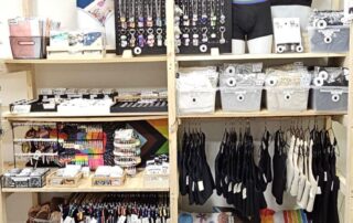 Binder kopen packer ondergoed kopen zwembinder kopen ftm binder kopen transgender kopen non-binair Transgender Genderdysforie Transgenderrechten Transitie Genderbevestigende chirurgie Hormoontherapie (HRT) Non-binair Genderqueer Trans man Trans vrouw Top chirurgie Bottom chirurgie Geslachtsveranderende operatie Genderidentiteit Cisgender Gender non-conform Interseks Genderexpressie Binder dragen Transgenderzorg