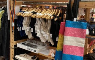 Binder kopen packer ondergoed kopen zwembinder kopen ftm binder kopen transgender kopen non-binair Transgender Genderdysforie Transgenderrechten Transitie Genderbevestigende chirurgie Hormoontherapie (HRT) Non-binair Genderqueer Trans man Trans vrouw Top chirurgie Bottom chirurgie Geslachtsveranderende operatie Genderidentiteit Cisgender Gender non-conform Interseks Genderexpressie Binder dragen Transgenderzorg