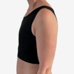 Zwarte korte binder, korte zwarte binder voor trans personen, compressiebinder zwart, korte binder zwart, zwarte binder voor trans mannen, zwarte compressiebinder, korte trans binder zwart, binder zwart kort, zwarte korte compressie binder, zwarte binder voor genderdiversiteit, zwarte chest binder kort, comfortabele korte binder zwart, korte binder voor trans mannen, korte binder voor compressie zwart, korte binder voor genderexpressie zwart, zwarte bodybinder kort, zwart compressie hemd, zwart kort binder hemd, binder voor trans personen zwart, gender affirming binder zwart.