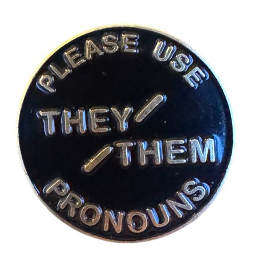 LHBTQIA+ pins & buttons TransUndeez, Pride pins en buttons, LHBTQ accessoire pinnen, LGBTQ+ badge pinnen, Pride vlag pins, Pronoun pins (zij/they etc.), Regenboog pin badges, Inclusieve pins en buttons, Gender-inclusieve accessoires, Queer pins collectie, “she/they” pin, Trans pride pin, Biseksueel regenboog pin, Panseksueel pride badge, Aseksueel icon pin, Ally / queer all year pins, Mini LHBTQ vlag pins, Inclusiviteit pins voor kleding, Pride statement pins